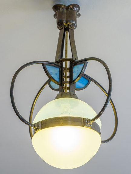 Ceiling lamp in the dining room