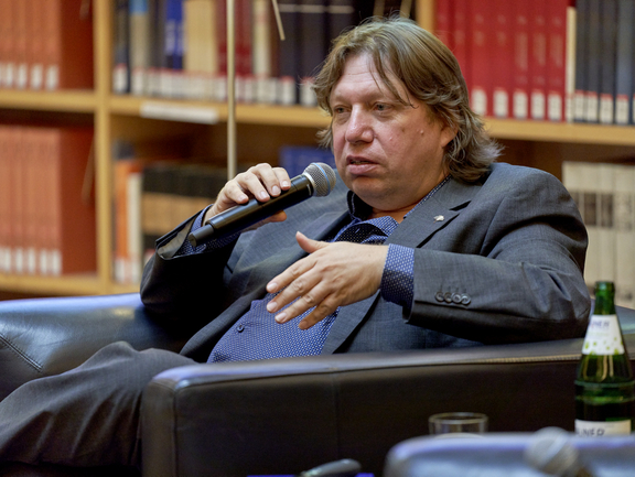 Stefan Höppner im Bücherkubus der Herzogin Anna Amalia Bibliothek, 07.09.2022