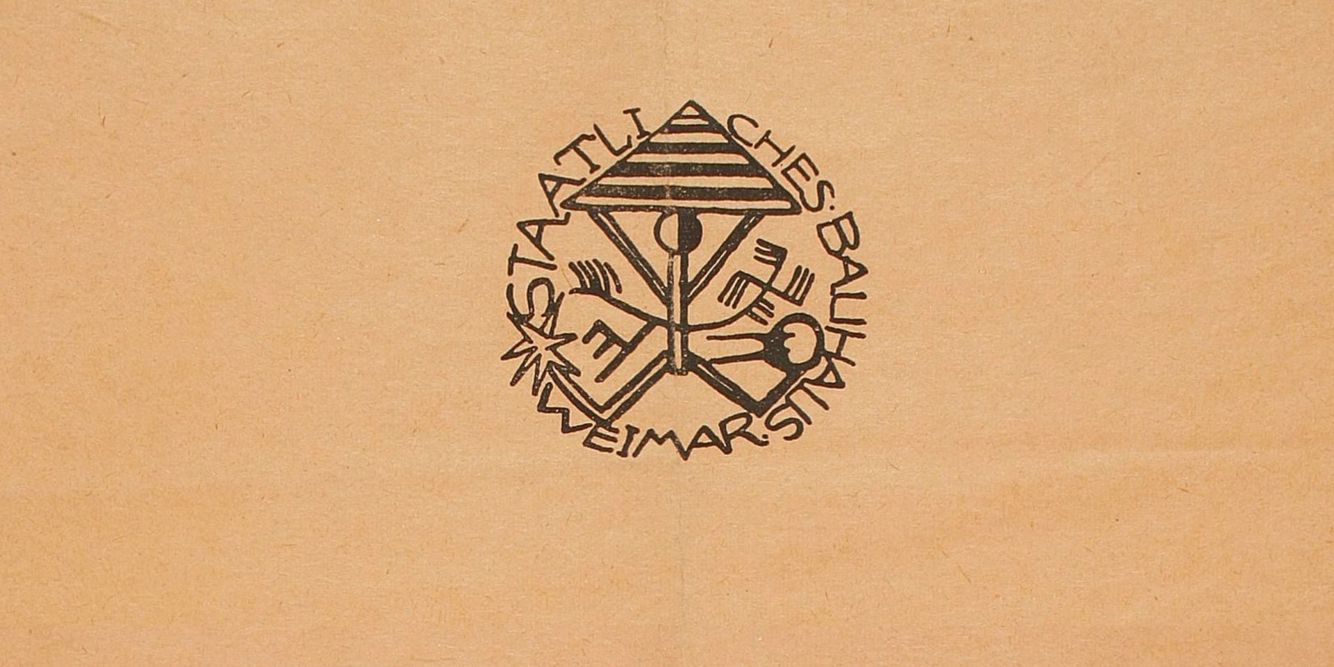 Schwarzes Bauhaussignet auf orangem Hintergrund