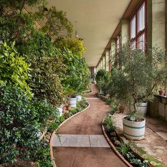 Weg durch das Lange Haus der Orangerie