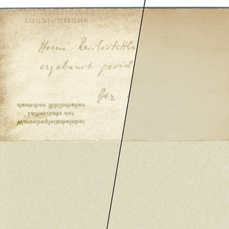 Auf einer Buchseite ist eine handschriftliche Widmung zum Teil lesbar, der andere Teil der Widmung ist überklebt.  