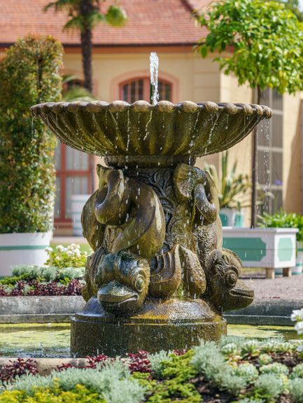 Der Delphinbrunnen im Orangeriehof