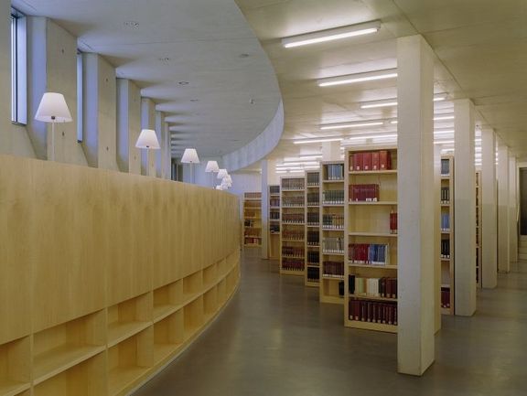 Lesebereich Park im Studienzentrum