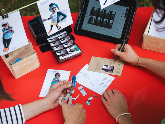 Fotografierter Körperteile unterschiedlichster Personen werden ausgeschnitten und in einer Collage zu neuen Fantasiepersonen zusammengeklebt.