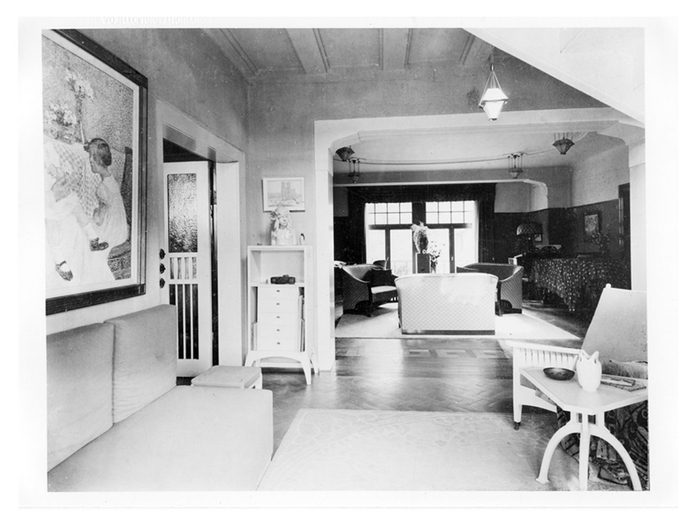 Blick aus der Wohndiele in den Salon des von Henry van de Velde gestaltete eigene Wohnhaus Haus Hohe Pappeln in Weimar