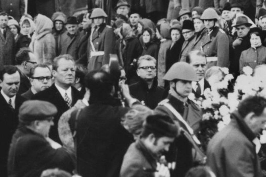 Willy Brandt bei seinem Besuch am Glockenturm der Nationalen Mahn- und Gedenkstätte Buchenwald, Quelle: BStU, MfS, BV Erfurt, AS 4/71, Bd. 7, Bl. 2, Bild 001