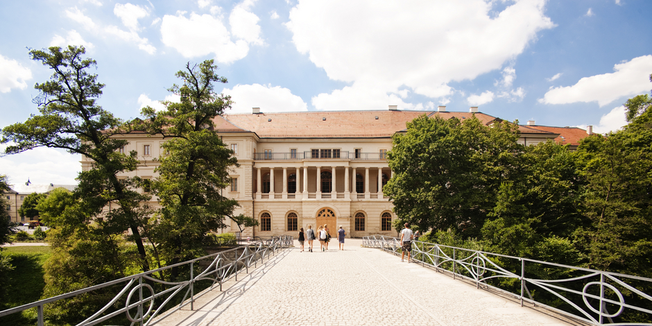 Blick auf das Weimarer Stadtschloss von der Sternbrücke