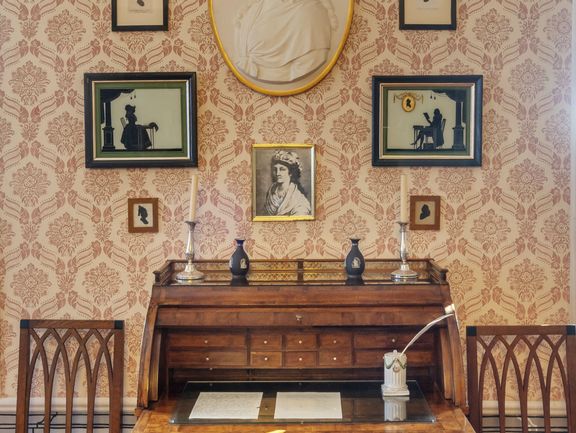 Red Salon with lady’s writing desk formerly owned by Charlotte von Stein