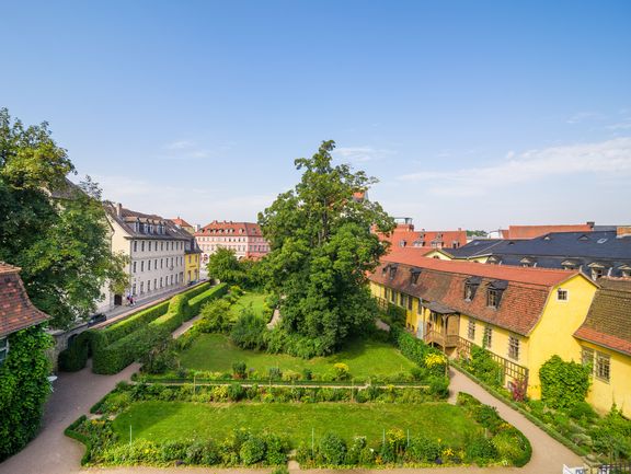 Blick aus dem Goethe-Nationalmuseum in den Garten