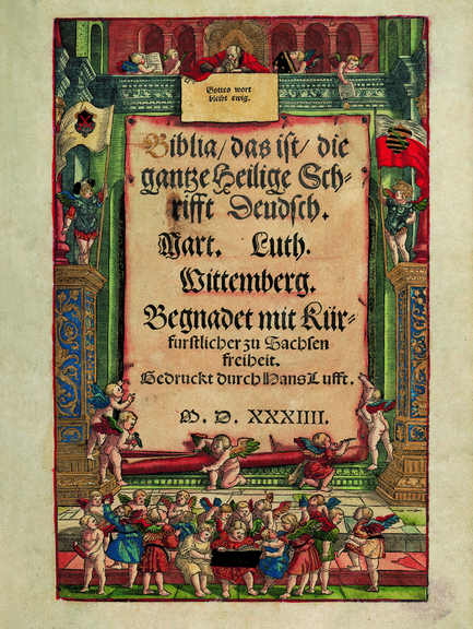 Zu sehen ist das reich mit Engeln illustrierte Titelblatt des ersten Bandes der "Biblia, das ist, die gantze Heilige Schrifft Deudsch" von Martin Luther, 1534 in Wittenberg gedruckt. Signatur: Cl I : 58 (b).