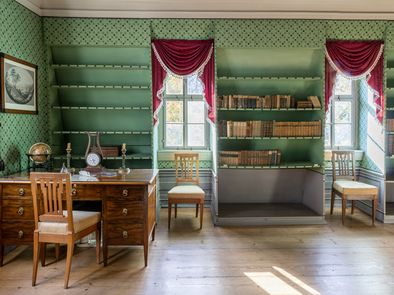 Schillers Arbeitszimmer mit Schreibtisch