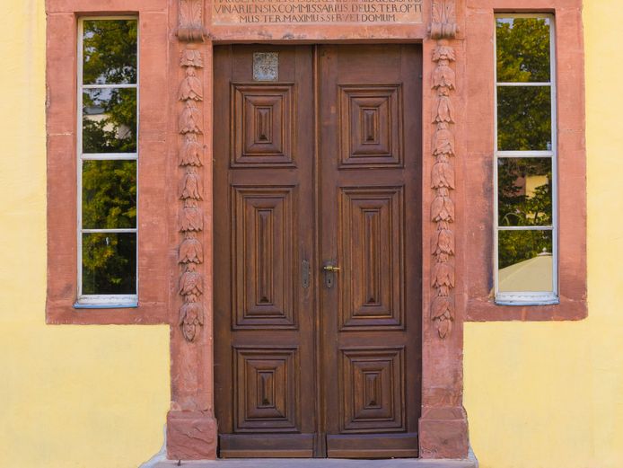 Detailaufnahme der Eingangstür zu Goethes Wohnhaus in Weimar