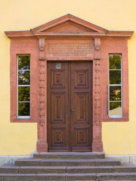 Detailaufnahme der Eingangstür zu Goethes Wohnhaus in Weimar