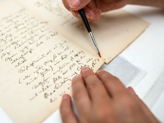 Handschriftenrestaurierung im Goethe- und Schiller-Archiv