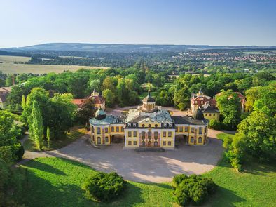 Blick auf die Schlossanlage von Süden