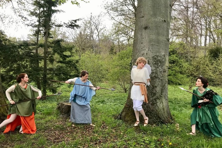 Amor und Diana mit den Nymphen im Park