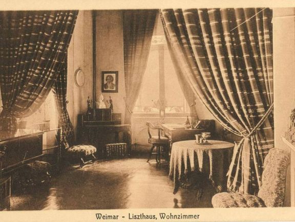  Liszts Wohnzimmer in der ehemaligen Hofgärtnerei, Weimar, Postkarte, um 1887