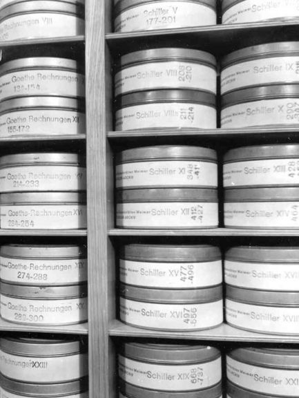 Foto der früherer Lagerung der Mikrofilme in Filmdosen (um 1970)