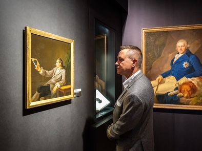 Besucher vor einem Porträt Goethes