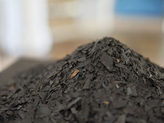 Ein schwarzer Aschehaufen.