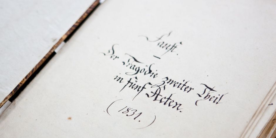 Foto des Titelblattes des "Faust" von Johann Wolfgang von Goethe.