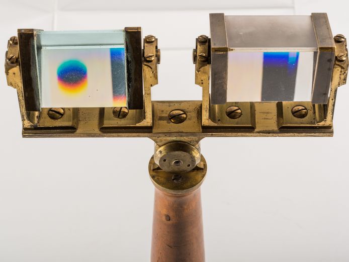 Abenteuer der Vernunft Johann Christian Friedrich Körner: Gestell mit zwei Prismen von Flint- und Crownglas aus Goethes Sammlungen, um 1820