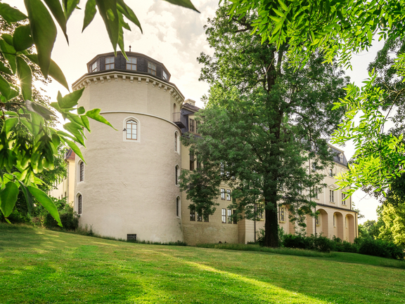 Vue du bâtiment historique de la bibliothèque depuis Park an der Ilm