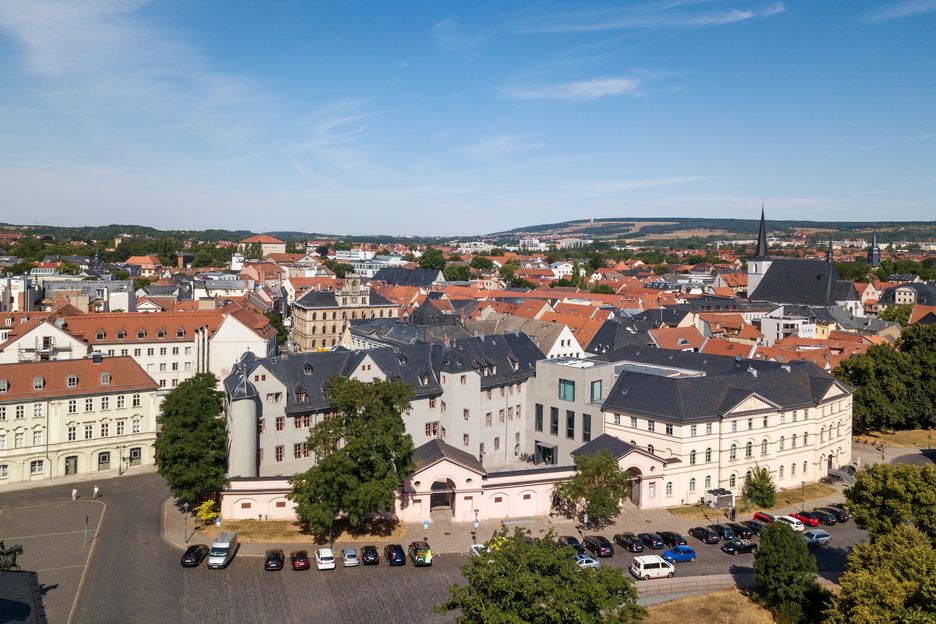 Blick von oben auf das Studienzentrum der  Herzogin Anna Amalia Bibliothek