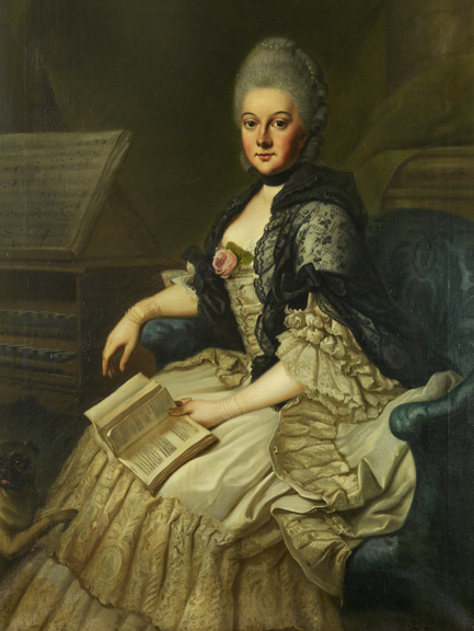 Herzogin Anna Amalia in prächtigem Kleid mit aufgeschlagenem Buch, Mops und Cembalo