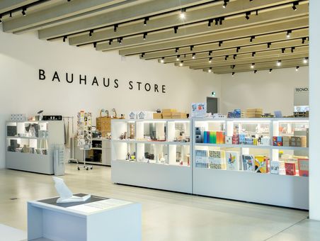 Einblick in den Museumshop im Bauhaus-Museum Weimar