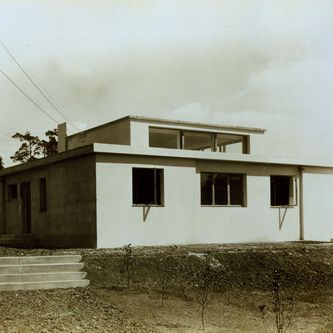 Photographie d'une maison de style Bauhaus