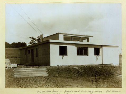Fotografie von einem Haus im Bauhaus-Stil