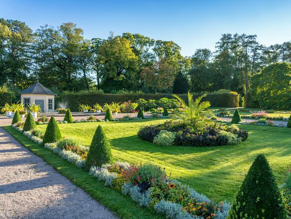 Blumenrabatten im Schlosspark Belvedere