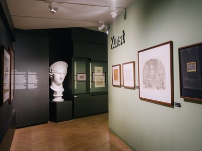 Section “Art” with the bust of Juno Ludovisi