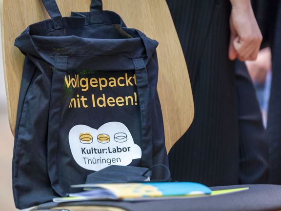 Ein Kultur:Labor-Stoffbeutel mit der Aufschrift "Vollgepackt mit Ideen"