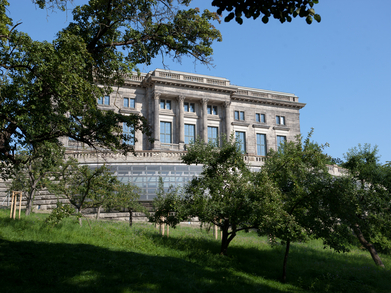 [Translate to English:] Parkseitige Außenansicht des Goethe- und Schiller-Archivs