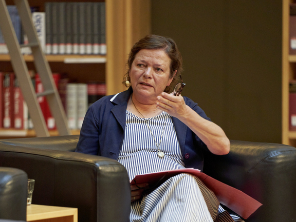 Annette Seemann im Bücherkubus der Herzogin Anna Amalia Bibliothek, 22.06.2022