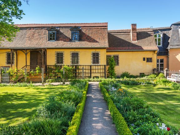 Blick aus dem Hausgarten auf die Rückseite von Goethes Wohnhaus 