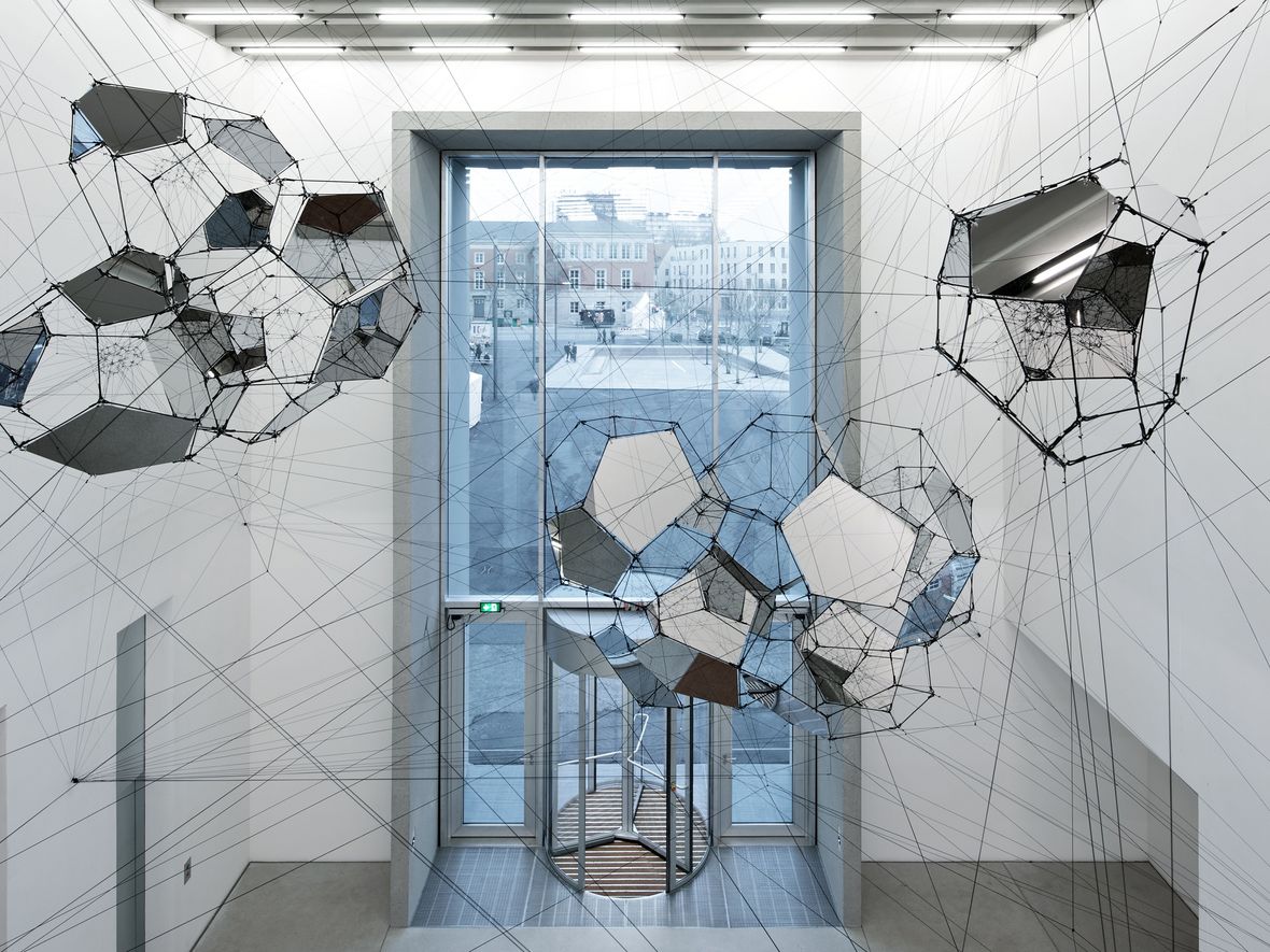 »Sundial for Spatial Echoes« von Tomás Saraceno