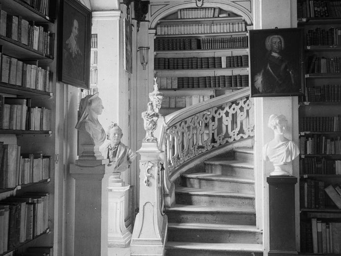 Rokokosaal  Büste Houdons im Rokokosaal