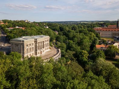 Blick auf das Goethe- und Schiller-Archiv, im Hintergrund das Stadtschloss 