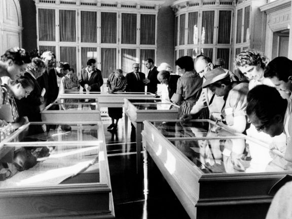 Foto der Ausstellung „Aus der Werkstatt deutscher Dichter" vom 26. August 1960