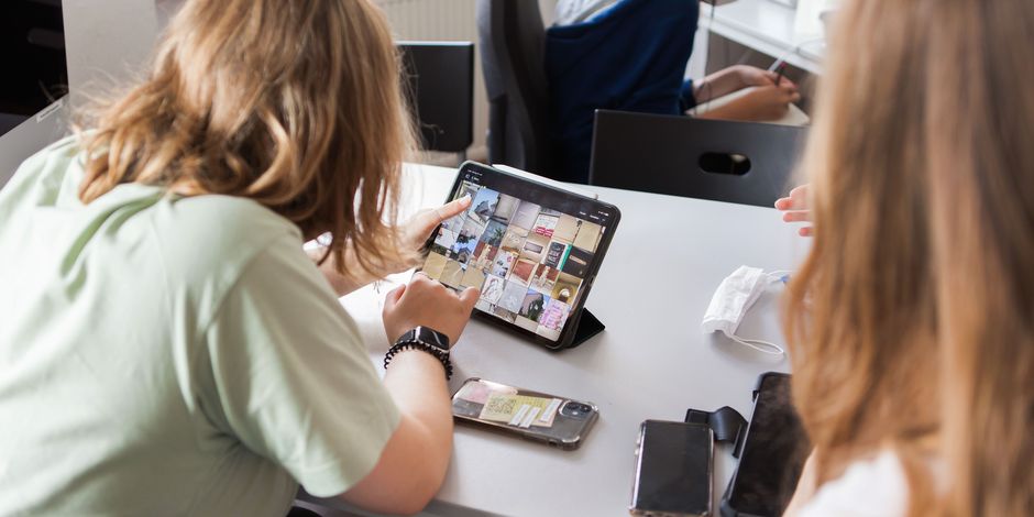 Pupils selecting photos on a tablet