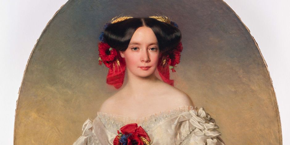 Sophie von Sachsen-Weimar-Eisenach wird mit Kleid und Blumenschmuck im Haar dargestellt.