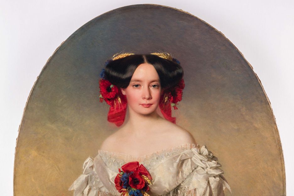 Sophie von Sachsen-Weimar-Eisenach wird mit Kleid und Blumenschmuck im Haar dargestellt.