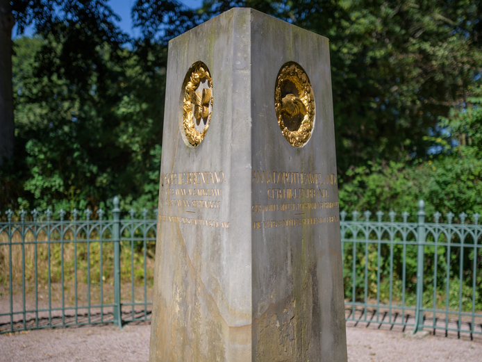 Grabmal von Wieland, seiner Frau Anna Dorothea und Sophie Brentano