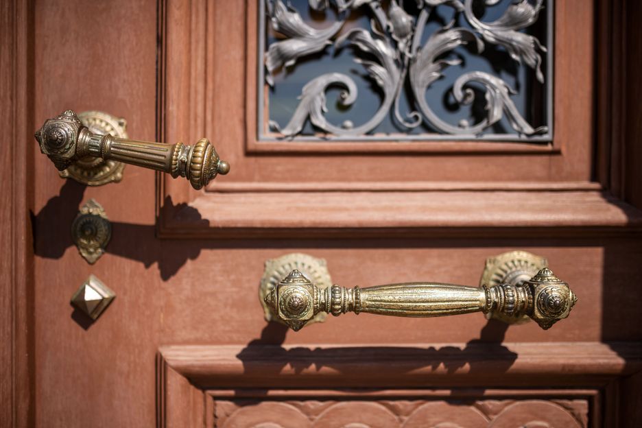 Goethe- und Schiller-Archiv: Detailaufnahme des Türgriffs der Eingangstür