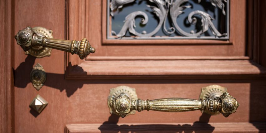 Goethe- und Schiller-Archiv: Detailaufnahme des Türgriffs der Eingangstür