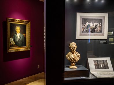 Room “Memory” with bust of Duchess Anna Amalia and portrait of Goethe in the background