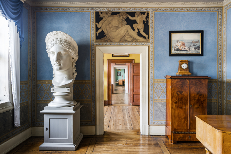 Junozimmer mit Junokopf